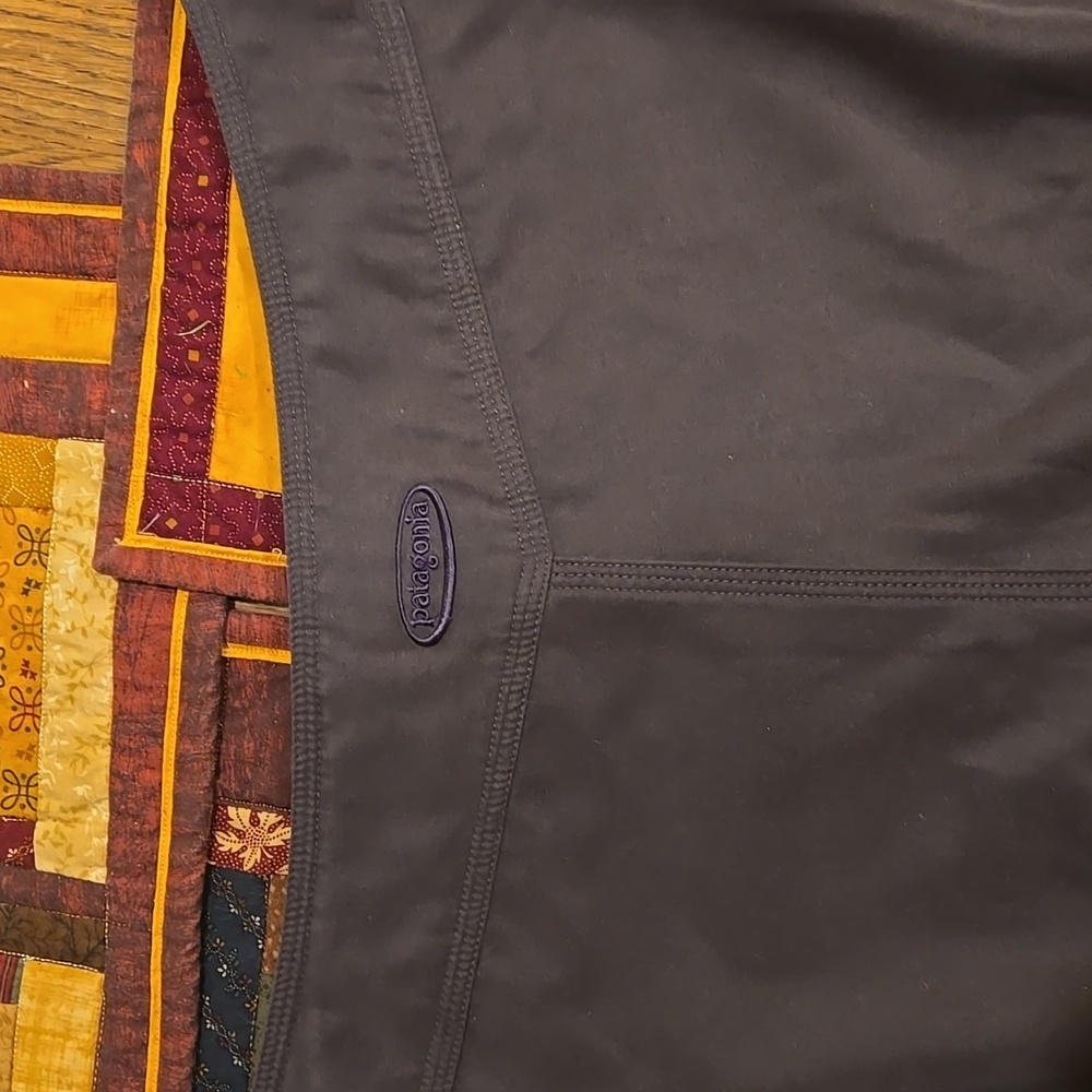 Patagonia Women's Extra Special Pantaloha's Purplish Brown Capri Pants - Picture 3 of 9